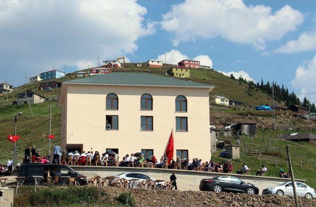 Eski Trabzon Valisi Kızılcık'ın Ismi Camiye Verildi