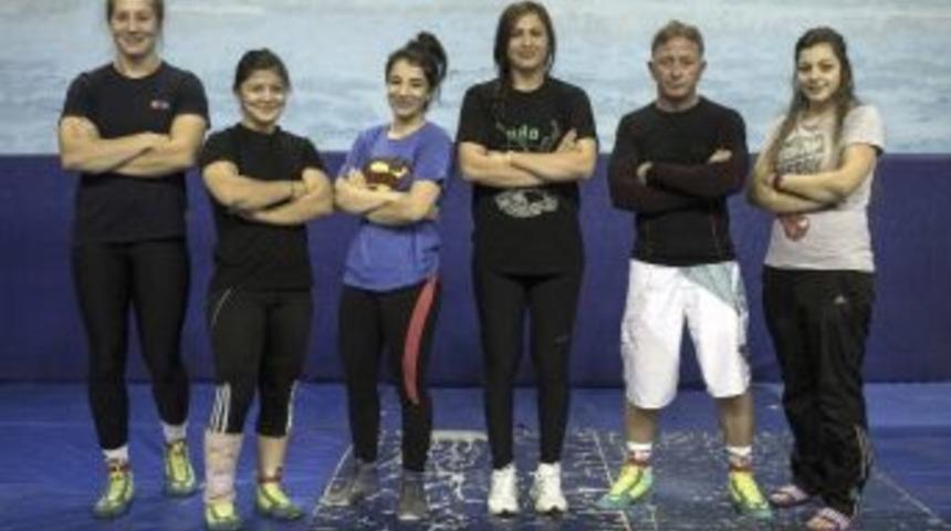 Milli G&uuml;reş&ccedil;iler D&uuml;nya Şampiyonası&rsquo;na Hazır