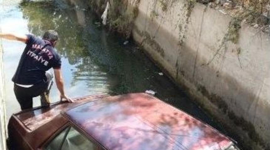 Otomobil Kanala U&ccedil;tu: 1 Yaralı