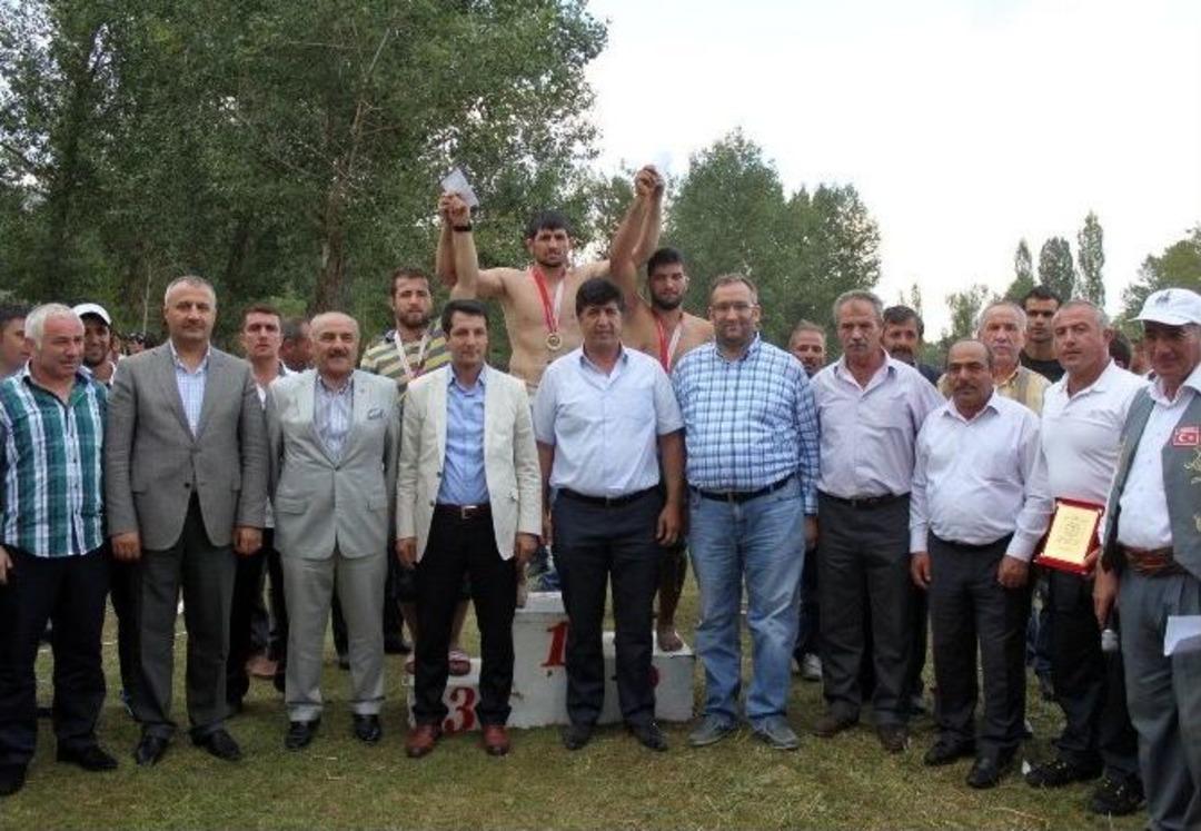 Pasinler Geleneksel Karakucak G&uuml;reşleri Yapıldı