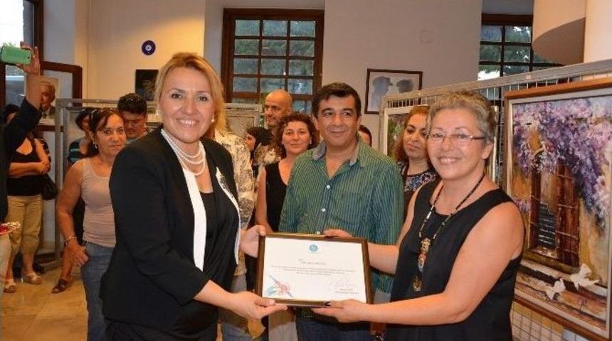 Yeni Sergisiyle Urla Akm &Ccedil;i&ccedil;ek A&ccedil;tı