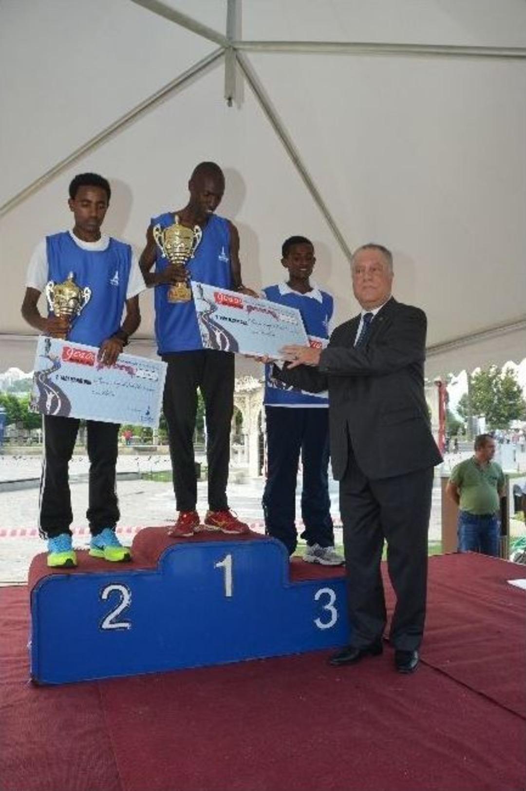 İzmir&rsquo;in Kurtuluşu İ&ccedil;in Koştular