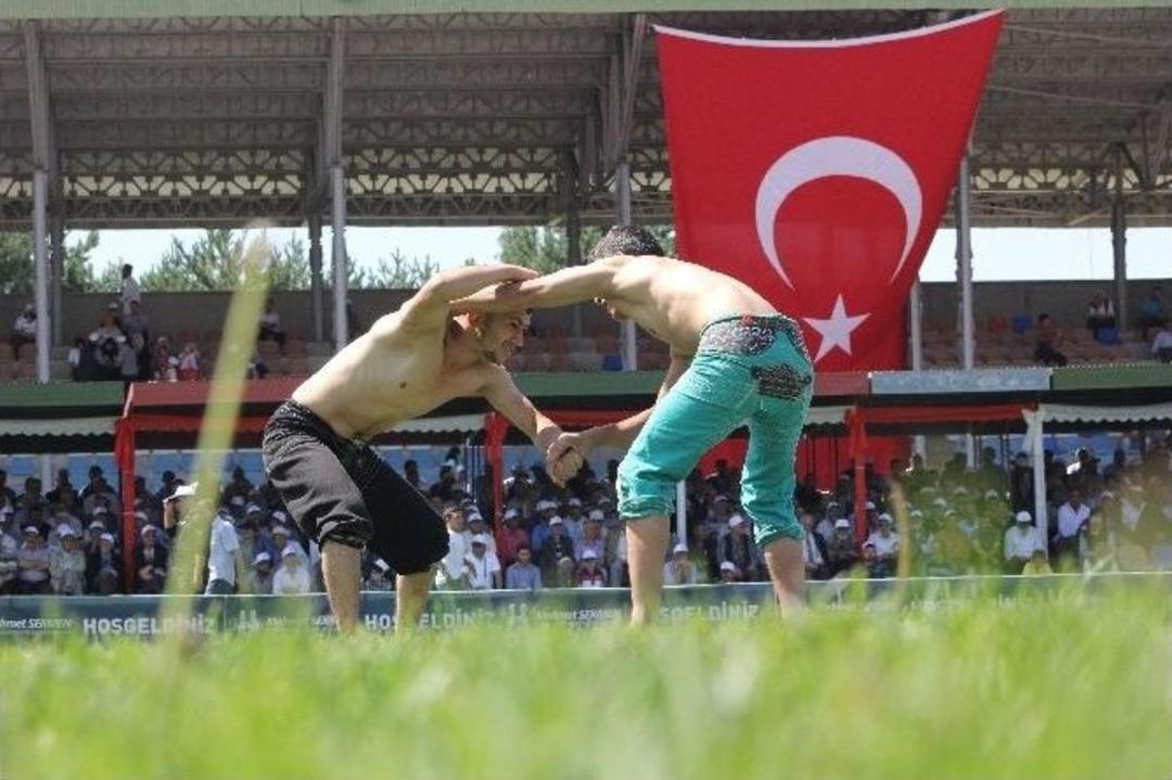 Erzurum&rsquo;da 1. Uluslararası Altınkemer Karakucak G&uuml;reşleri