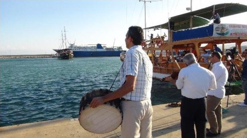 Silifkeliler Denizkızını Davul Zurna Eşliğinde Karşıladı