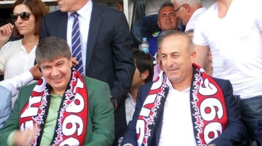 Bakan &Ccedil;avuşoğlu, 662. Tarihi Yeşilyayla Yağlı Pehlivan G&uuml;reşlerine Katıldı