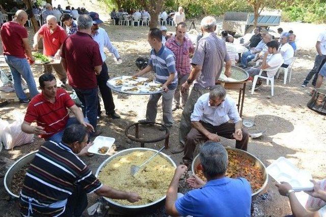 Kırlangıç Mahallesi’nde Birlik Ve Dayanışma Yemeği Etkinliği Düzenlendi