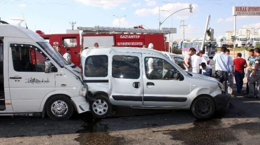 Gaziantep&rsquo;te Trafik Kazası: 5 Yaralı