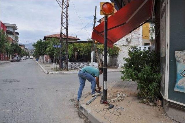 85 Sokakta Trafik Işıklandırması Gerçekleştirdi