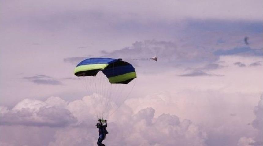 Sel&ccedil;uk&rsquo;ta T&uuml;rkiye Paraş&uuml;t Şampiyonası Heyecanı