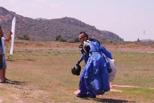 Selçuk’ta Türkiye Paraşüt Şampiyonası Heyecanı