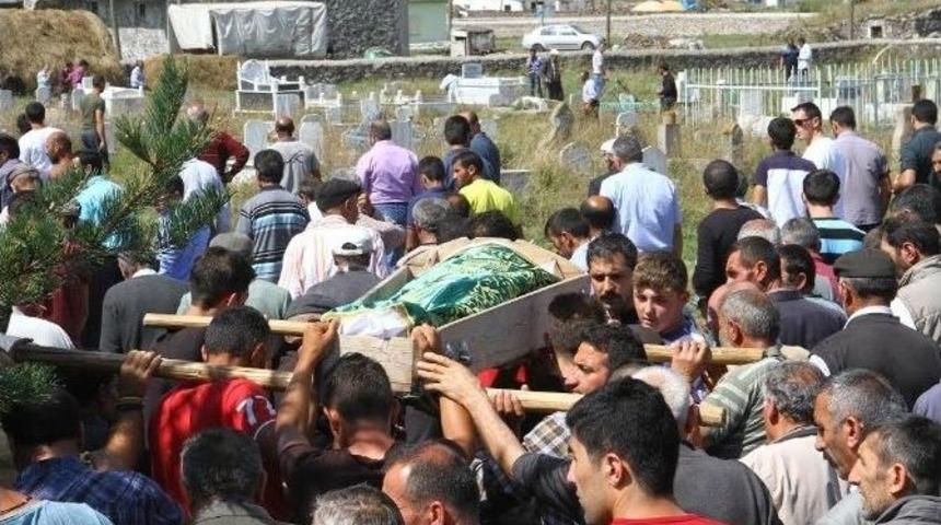 Vahşice &Ouml;ld&uuml;r&uuml;len Şahıs Toprağa Verildi