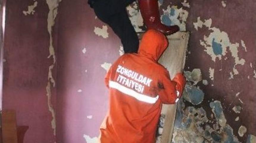 Kimsesiz Şahsın Kaldığı Metruk Ev Yandı