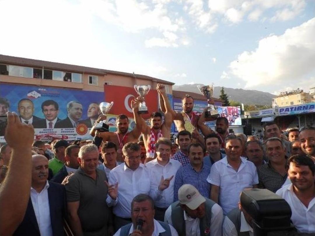 662. Tarihi Elmalı G&uuml;reşleri&rsquo;nin Başpehlivanı 2. Kez Orhan Okulu Oldu