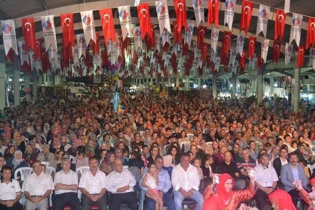 Uğur Işılak Sındırgı’da Konser Verdi