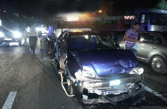 Yayaya Çarpan Ambulansa Arkadan Gelen Otomobil Çarptı: 5 Yaralı