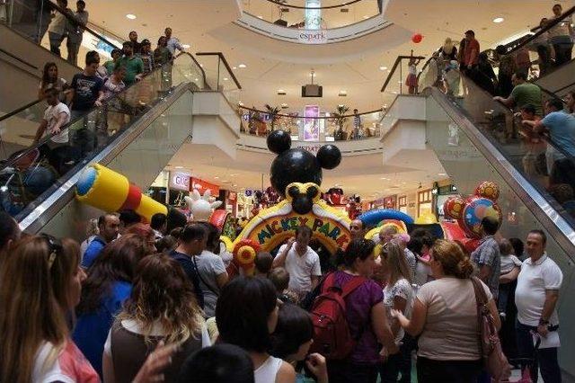 Mickey Fare’nin Kulüp Evi Espark’ta