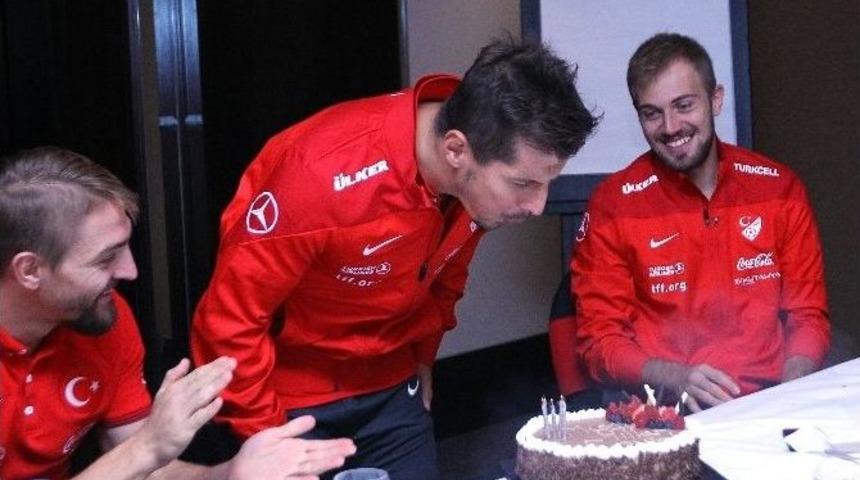 Emre Bel&ouml;zoğlu 34. Yaşını Milli Takım Kampında Kutladı