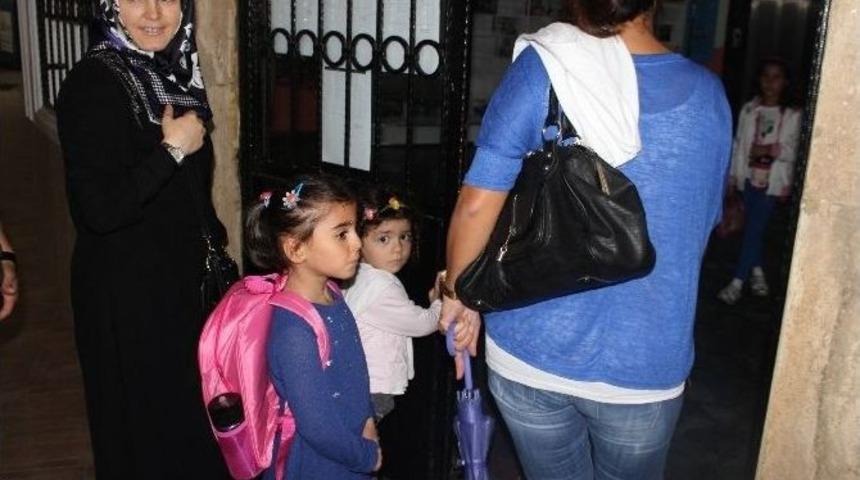 Yağmur Ve Okulların Başlaması, Trafikte Yoğunluğa Neden Oldu