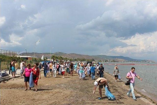 Önce Sahili Temizlediler, Sonra Balık Ekmek Yediler