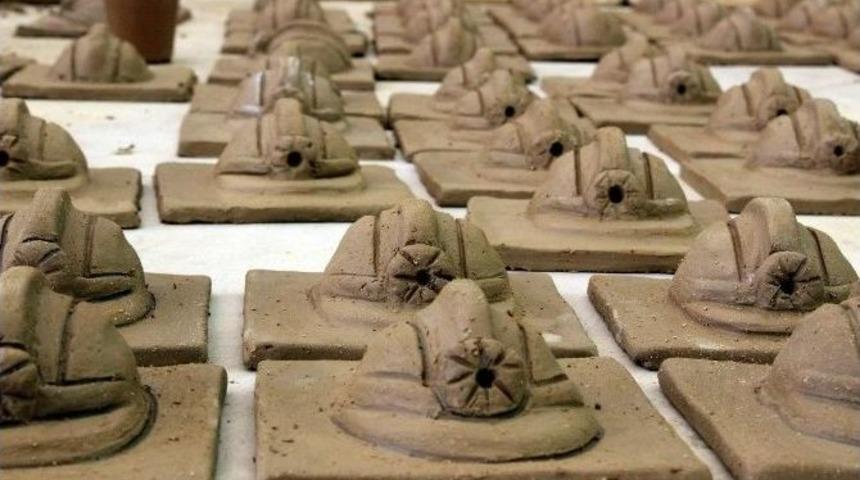 (&ouml;zel Haber) 301 İş&ccedil;i Baretinden Oluşan Dev Kapı Soma&rsquo;ya A&ccedil;ılacak