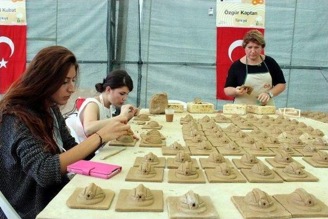 (özel Haber) 301 İşçi Baretinden Oluşan Dev Kapı Soma’ya Açılacak