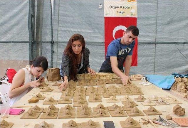 (özel Haber) 301 İşçi Baretinden Oluşan Dev Kapı Soma’ya Açılacak