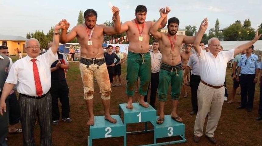 Başkan Kocamaz, Karakucak G&uuml;reşlerini Geleneksel Hale Getirecek