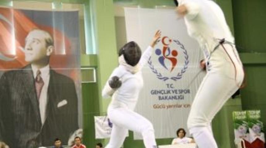 B&uuml;y&uuml;kler Epe T&uuml;rkiye Eskrim Şampiyonası Mersin&rsquo;de Yapıldı