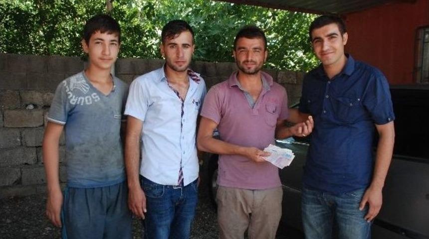 Bulduğu Altın Ve Parayı Sahibine Verdi