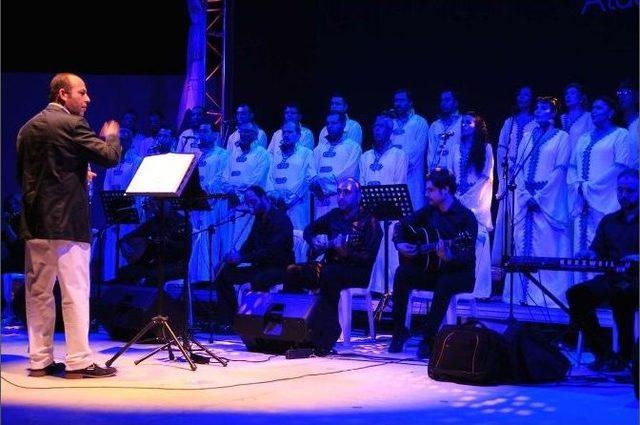 Antakya Medeniyetler Korosu Soma İçin Alaçatı’da Sahne Aldı