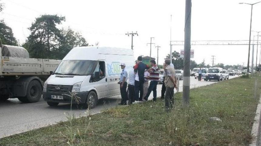 D&uuml;ğ&uuml;n Konvoyunda Kaza: 1 Yaralı