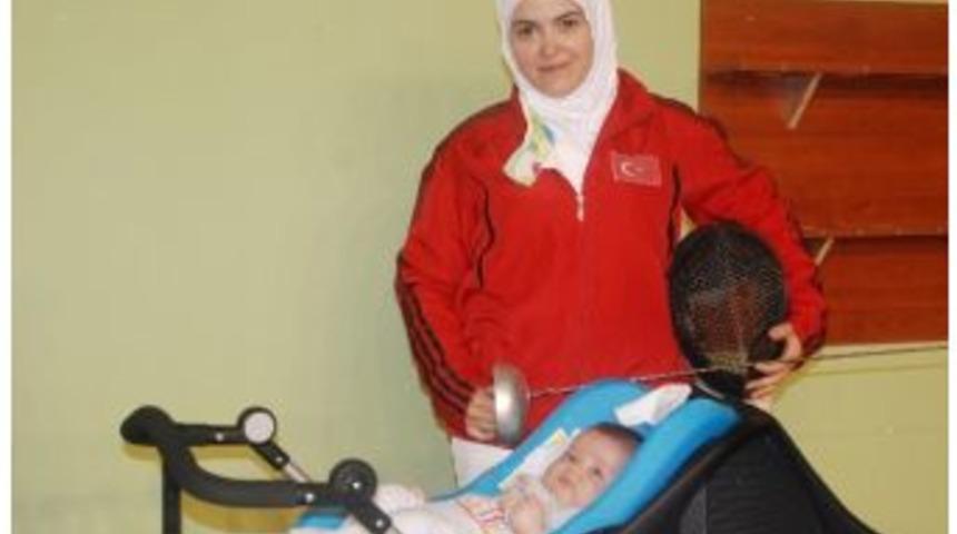 Talha Bebek Eskrimle B&uuml;y&uuml;yor