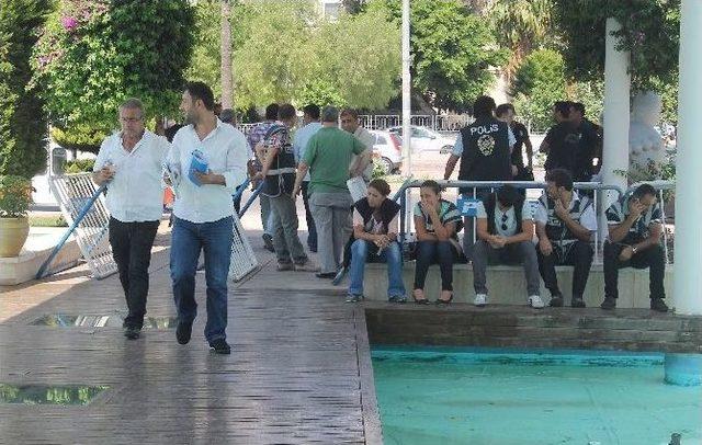 Mersin’de Çevik Kuvvetli, Toma’lı İhale