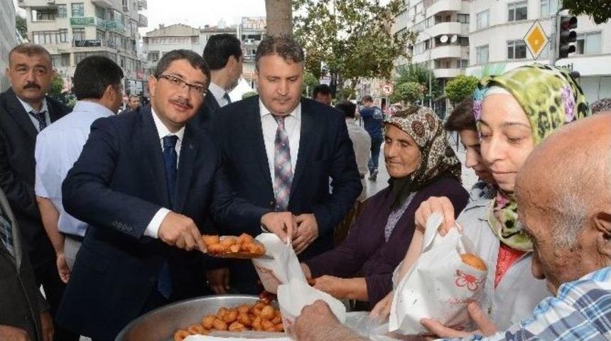 Şehzadeler Beledıyesı Şehıtler I&ccedil;ın Lokma D&ouml;kt&uuml;rd&uuml;