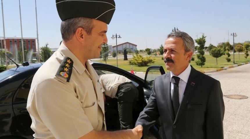 Aksaray Jandarma Komutanı &Ouml;lmez'den Rekt&ouml;r Acar'a Ziyaret