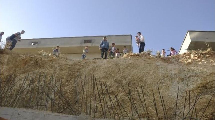 &Ccedil;ocukların İnşaat Alanındaki Tehlikeli Oyunu