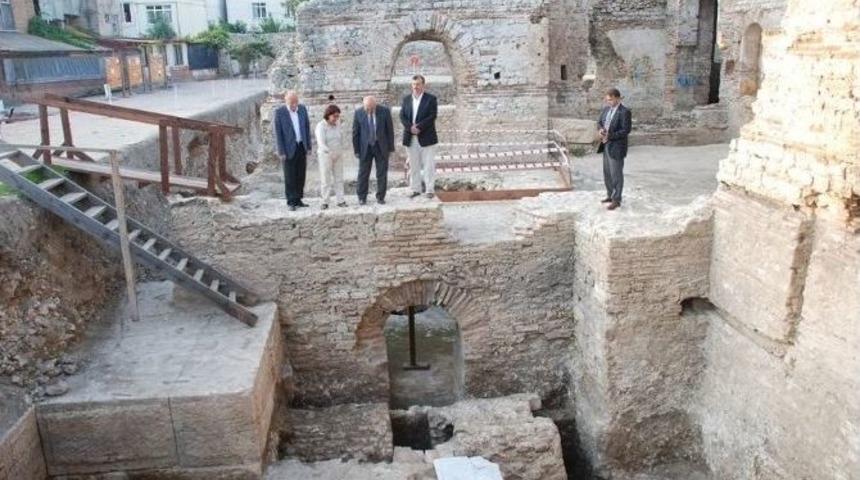 Vali K&ouml;şger, Kazı Alanını İnceledi