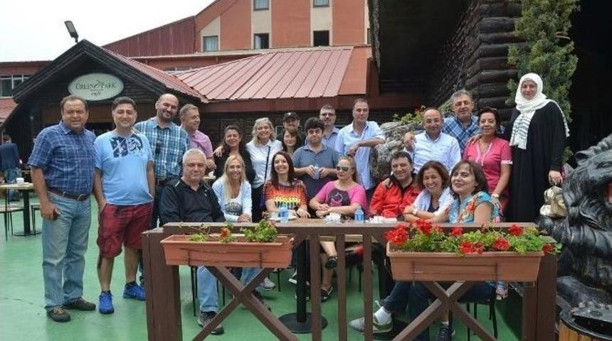 Okul Arkadaşlarından &Uuml;z&uuml;lmez&rsquo;e S&uuml;rpriz Ziyaret