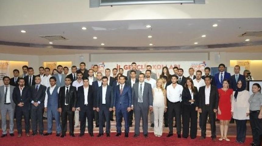Ak Parti Mersin&rsquo;de Gen&ccedil;lik Kolları Y&ouml;netim Kurulu &Uuml;yeleri Tanıtıldı