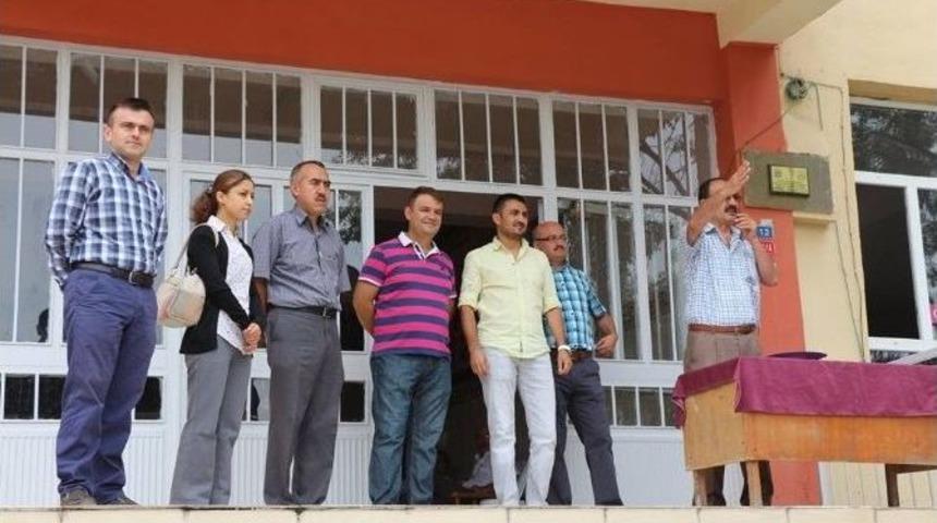 Atat&uuml;rk İlk&ouml;ğretim Okulu M&uuml;d&uuml;r&uuml; Cemil Işık: