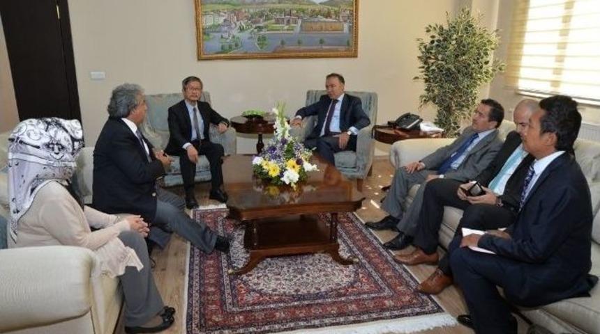 Vali Altıparmak&rsquo;ın Uzakdoğulu Ziyaret&ccedil;ileri