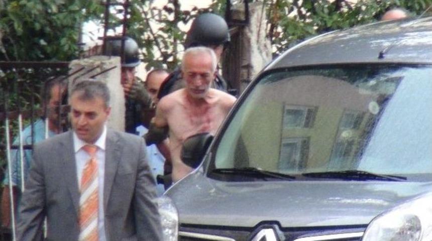 (&ouml;zel Haber) Cezaevinden İzinle &Ccedil;ıkan Baba, Eşini D&ouml;vd&uuml;, Kızını Da Bı&ccedil;akladı