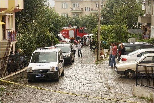 (özel Haber) Cezaevinden İzinle Çıkan Baba, Eşini Dövdü, Kızını Da Bıçakladı