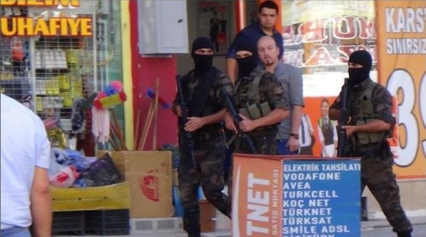 Kars&rsquo;ta Silahlı &Ccedil;atışmada, Olaylarla Alakası Olmayan 1 Kişi Hayatını Kaybetti