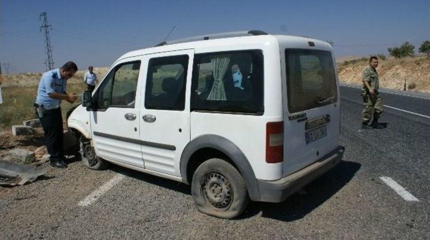 Şanlıurfa -adıyaman Karayolunda Kaza: 3 Yaralı