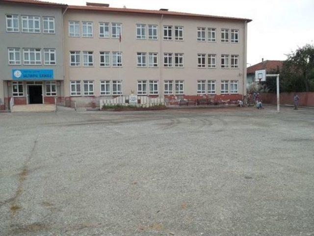 Saltukova’da İlköğretim Okulu Bahçesi Yenilendi
