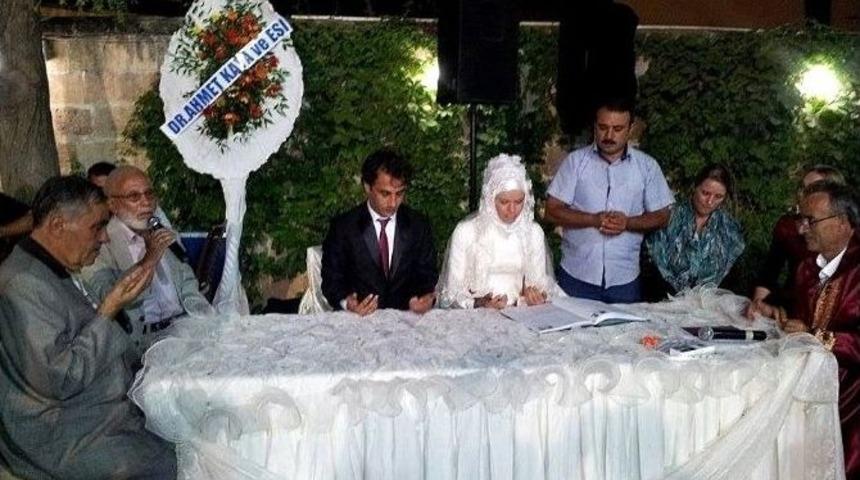 Hollandalı Sosyal Hizmet Uzmanı M&uuml;sl&uuml;man Oldu