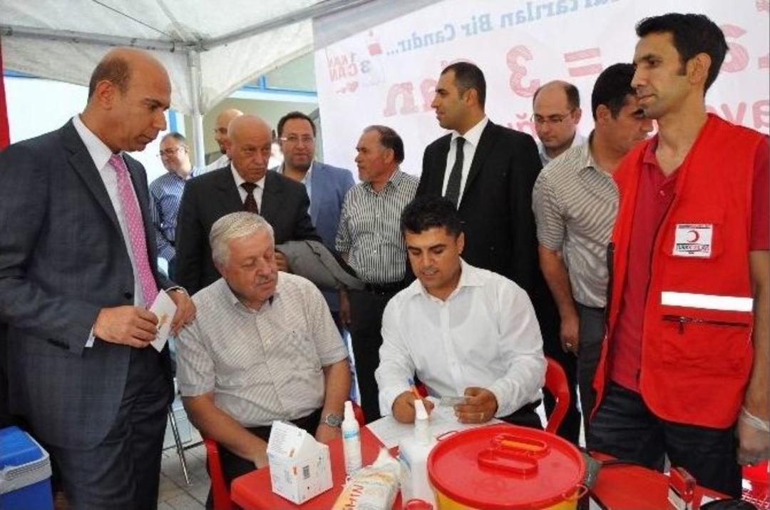 Ak Parti Teşkilatı Kan Bağışladı