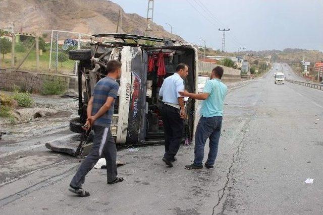 Kayseri’de Minibüs Devrildi: 5 Yaralı