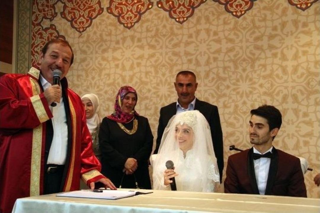 Akg&uuml;l Ve G&uuml;ler Ailesinin Mutlu G&uuml;n&uuml;